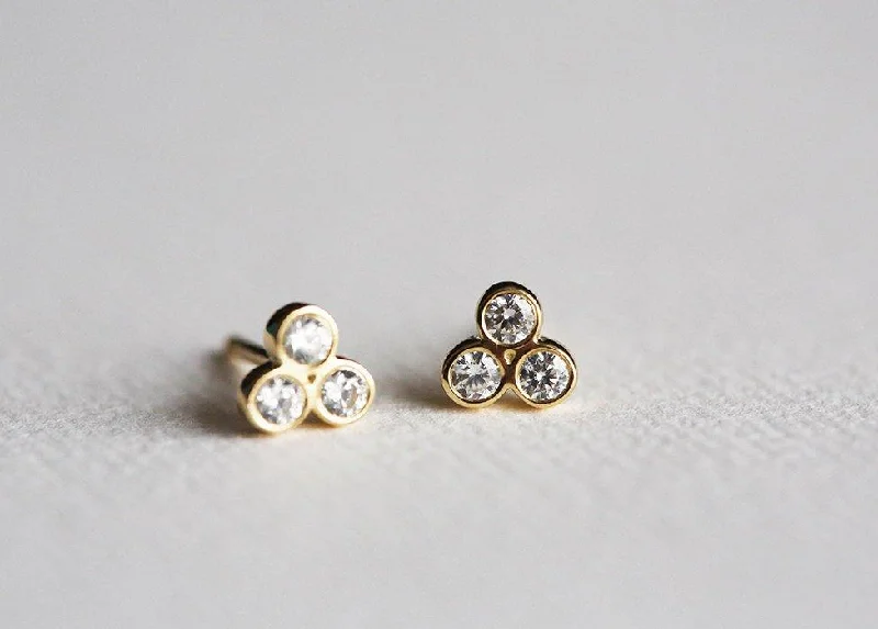 Tapered drop earrings-Gold Stud Earrings With 3 Small Round Cut Diamonds Apiece