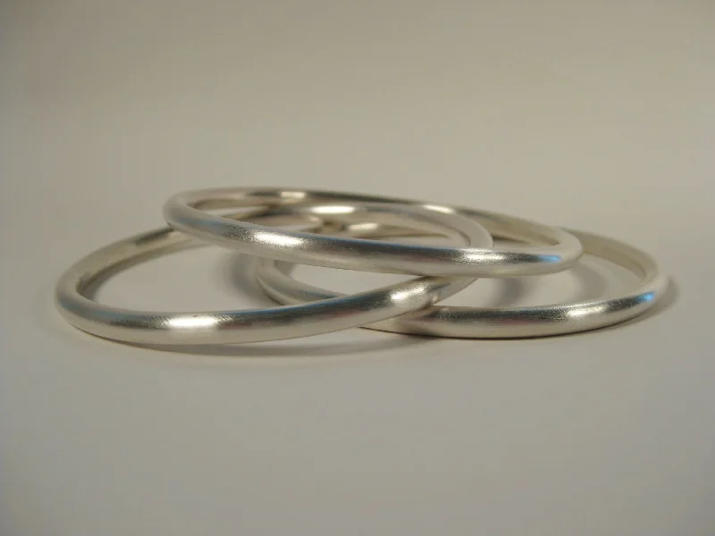 Warm clay bracelets-Pair of Plain Sterling Silver Bangles