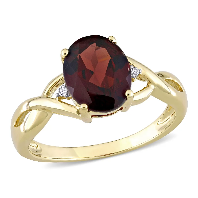 Beaded gem rings-Mimi & Max 3ct TGW Oval Garnet Ring with Diamonds 10k Yellow Gold