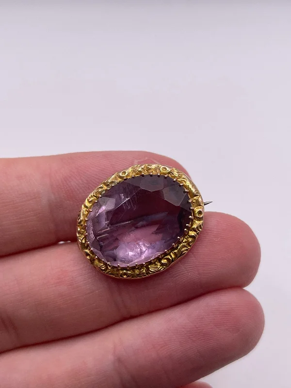 Sculptural art brooches-Antique 9ct gold amethyst brooch