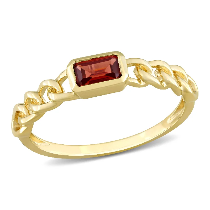 Bright band rings-Mimi & Max 1/3ct TGW Baguette Garnet Link Ring in 14k Yellow Gold