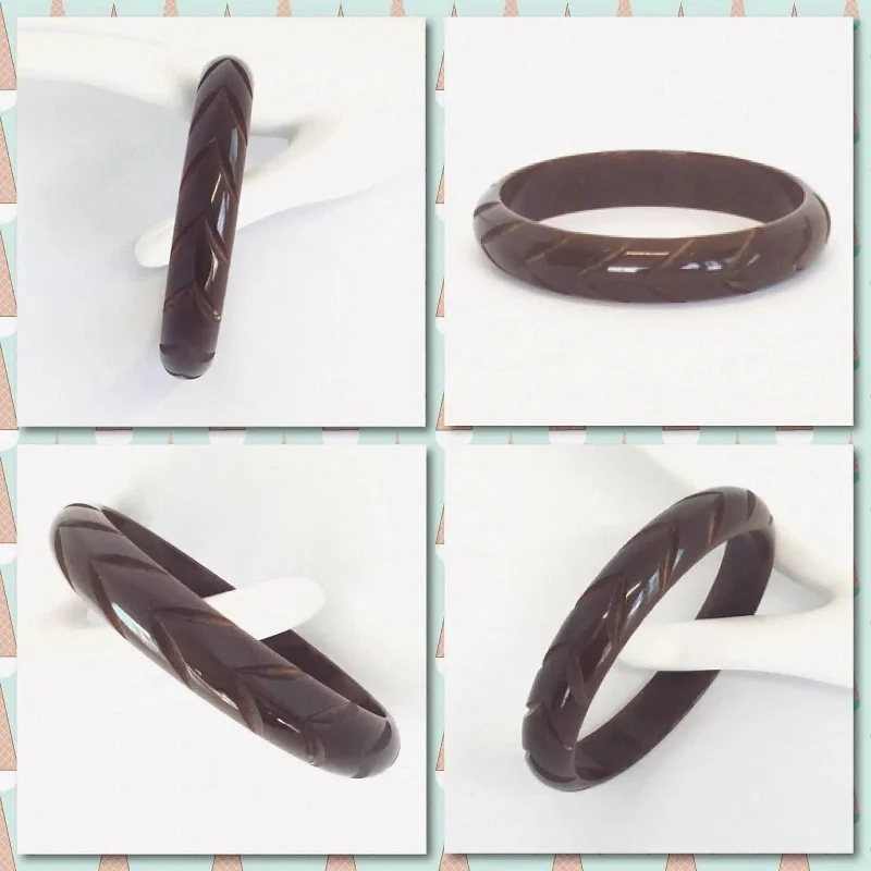 Round shape bracelets-Art Deco rich brown carved bakelite bangle