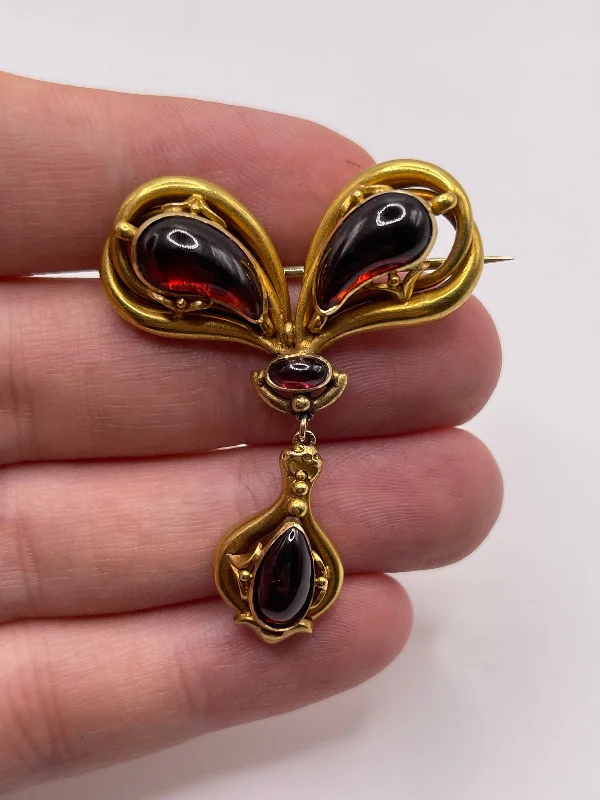 Wooden carved brooches-Antique 18ct gold garnet mourning brooch