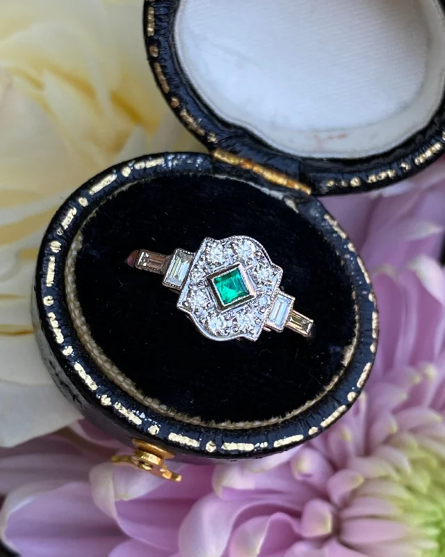 Bead stack rings-Art Deco Emerald and Diamond Platinum Ring 0.40ct