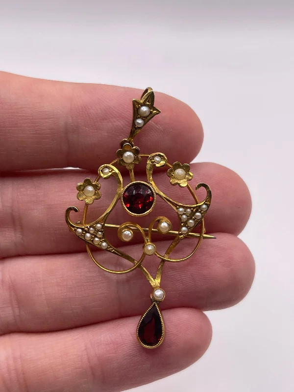 Double-layer brooches-Antique 9ct gold garnet and pearl pendant / brooch