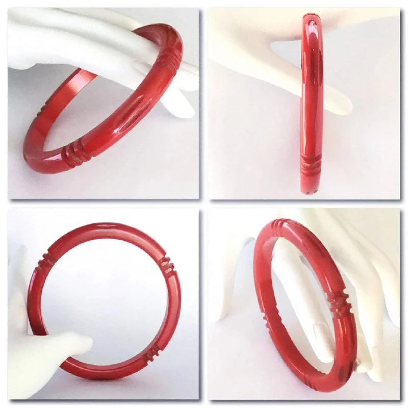 Ripple bead bangles-Very striking cherry red vintage Bakelite bangle