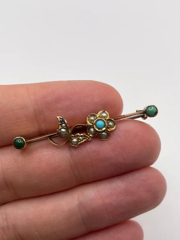 Sculpted metal brooches-Antique 9ct gold turquoise and pearl brooch