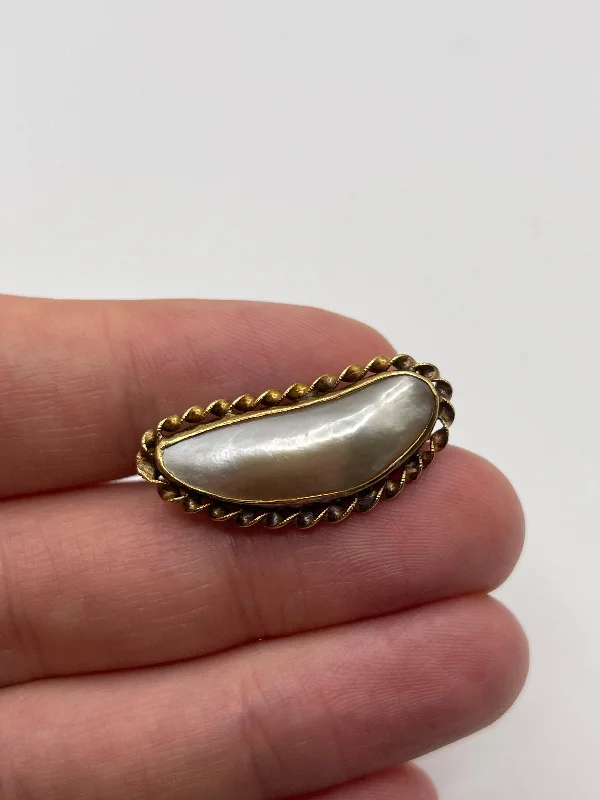 Handcrafted artisan brooches-18ct gold pearl brooch