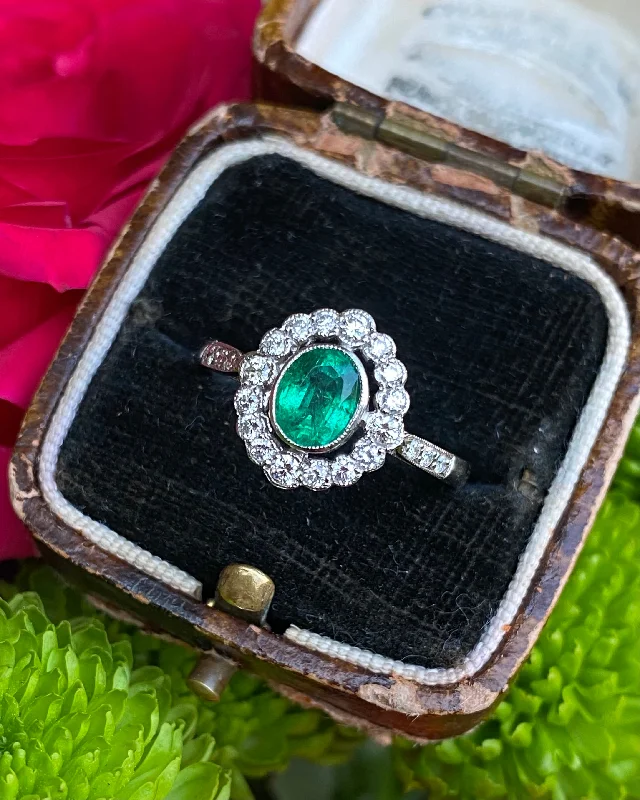 Bright band rings-Emerald and Diamond Cluster Platinum Ring 0.40ct + 0.50ct