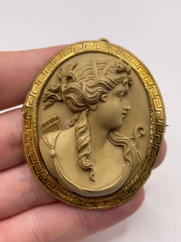 Coin medallion brooches-Antique 18ct gold lava cameo brooch